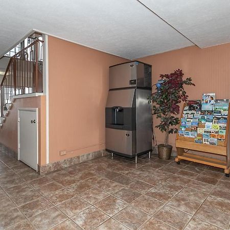 Americas Best Value Inn Ashtabula/Austinburg Екстер'єр фото