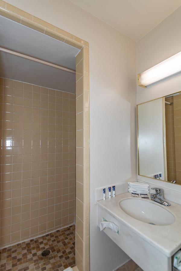 Americas Best Value Inn Ashtabula/Austinburg Екстер'єр фото