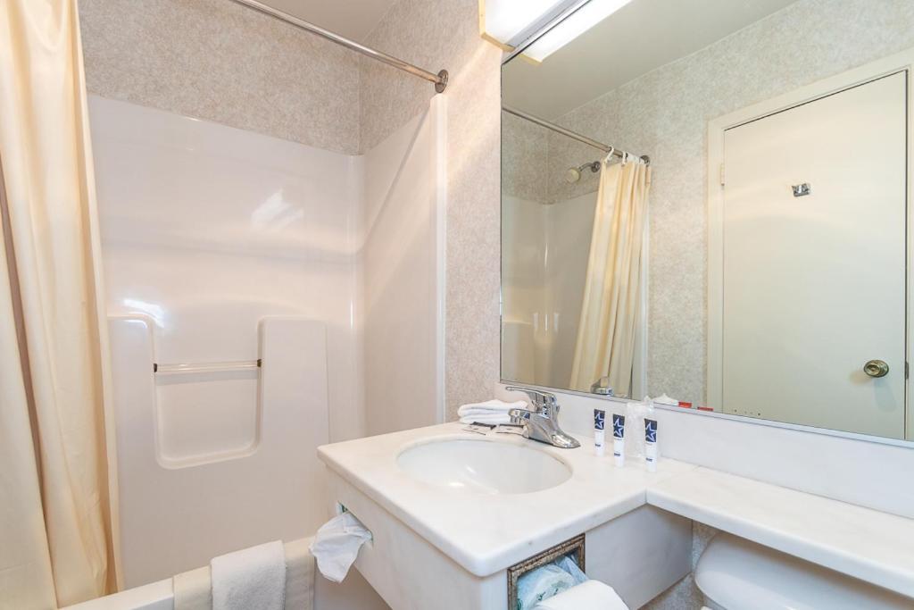 Americas Best Value Inn Ashtabula/Austinburg Екстер'єр фото